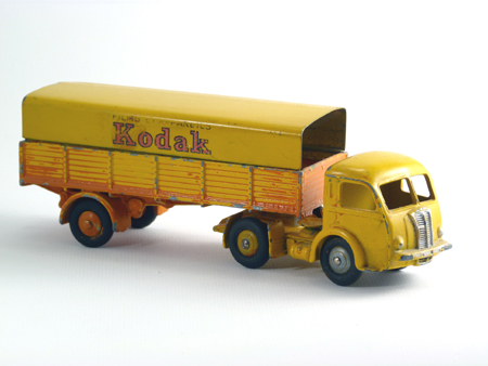 Dinky Toys Tracteur Panhard et remorque