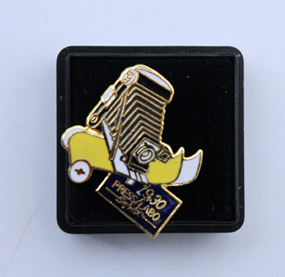 Press labo service pin's 1930